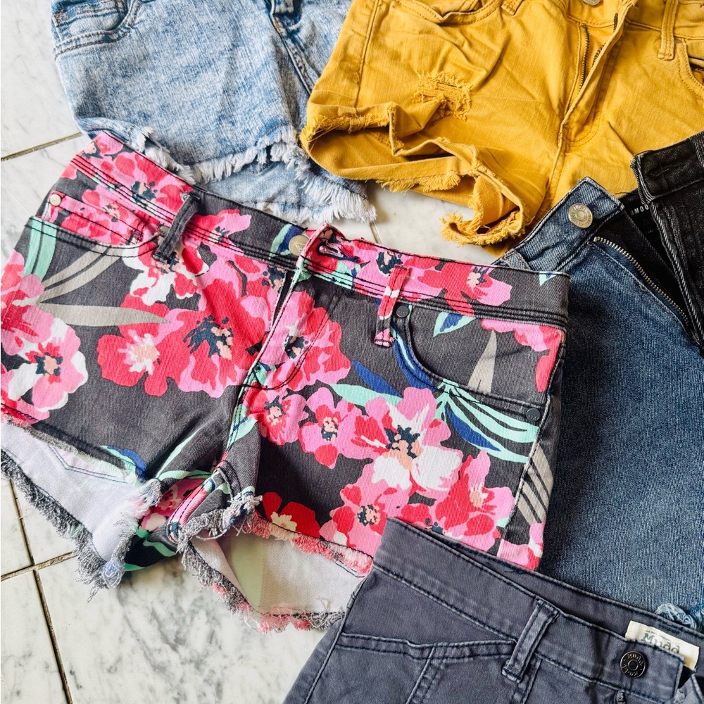 Jean Shorts Collection Bundle - Picture 2 of 7